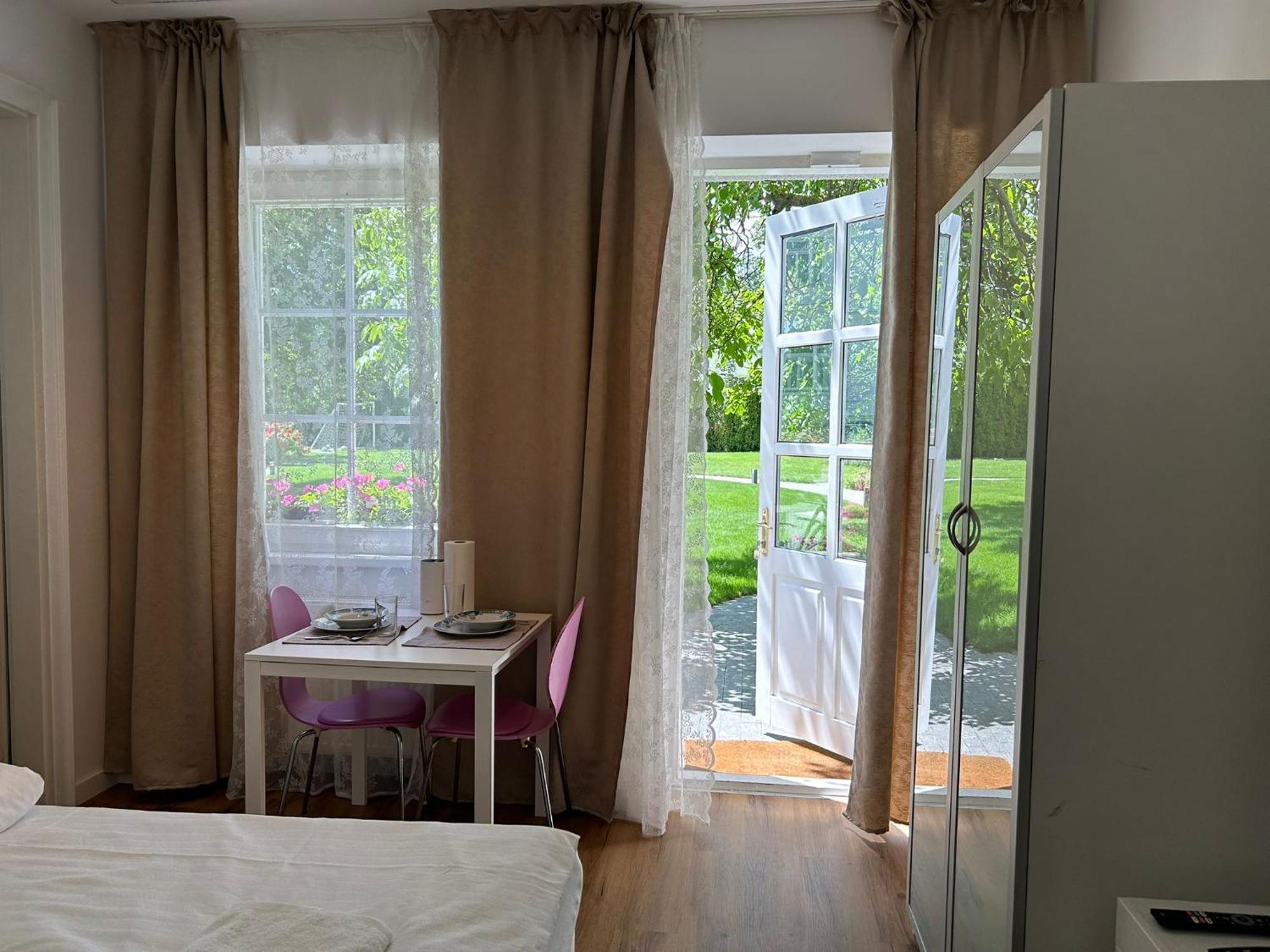 Apartment Mit Gartenblick Und Terrasse Baden Luaran gambar