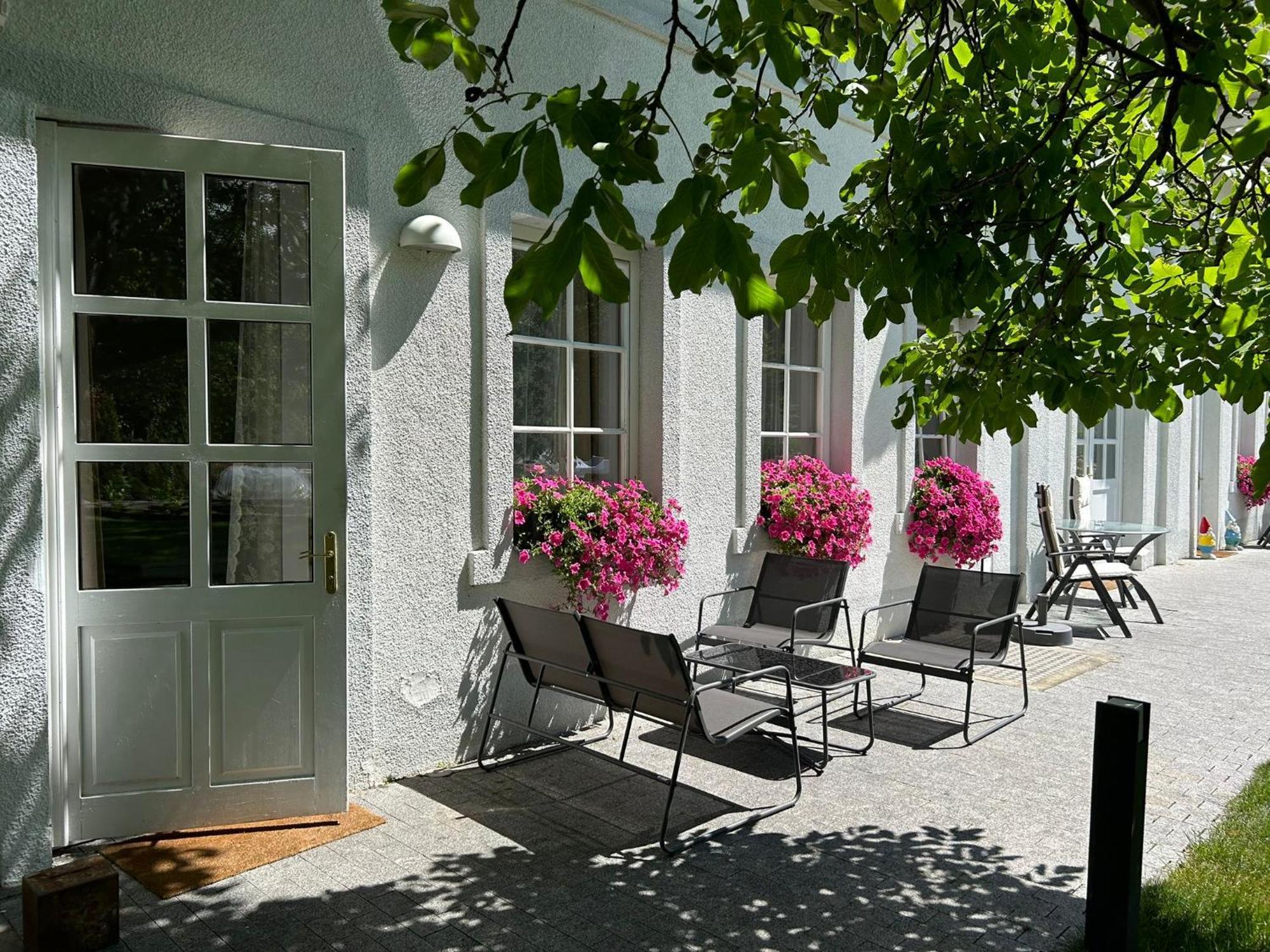 Apartment Mit Gartenblick Und Terrasse Baden Luaran gambar